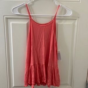 Small peach colored American Eagle top